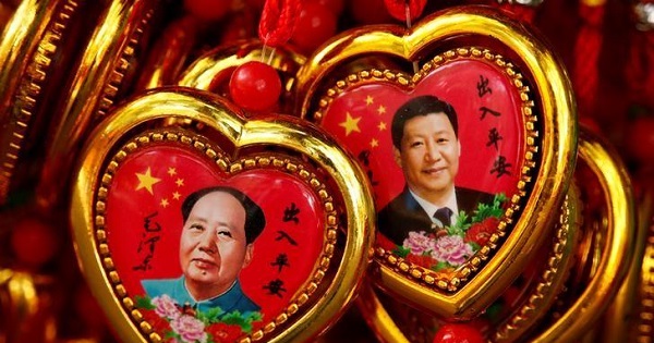 Souvenirs featuring portraits of China's late Chairman Mao Zedong and China's President Xi Jinping are seen at a shop near the Forbidden City in Beijing, China, September 9, 2016.