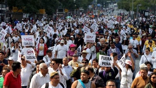 Mexicans protest gas price hikes in Mexico City, Jan. 1, 2017.