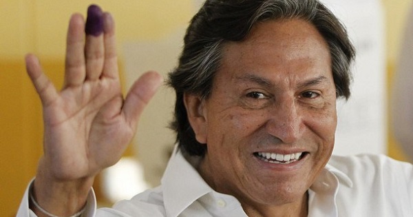 Peruvian presidential candidate Alejandro Toledo gestures after casting his ballot in the general elections in Lima, April 10, 2011.