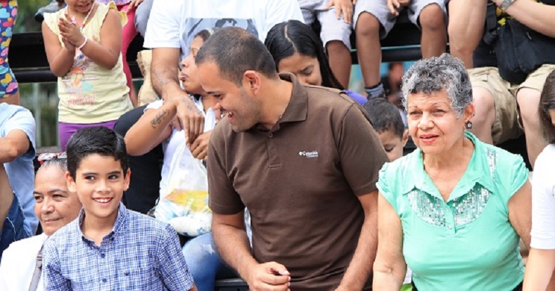 This family dances along with the actors.