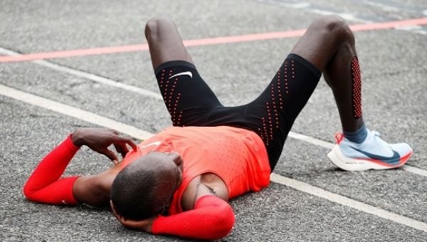 Kenyan Eliud Kipchoge reacts after crossing the finish line during an attempt to break the two-hour marathon barrier at the Monza circuit in Italy, May 6, 2017. 