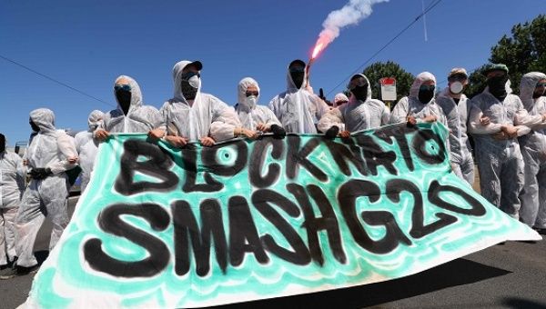 Demonstrators protest against a NATO summit in Brussels, Belgium, May 25, 2017. 