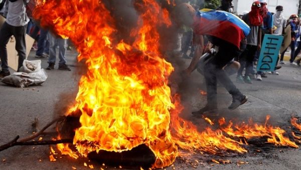 Opposition supporters set up a burning barricade at a rally against Venezuela's President Nicolas Maduro in Caracas, May 20, 2017. 
