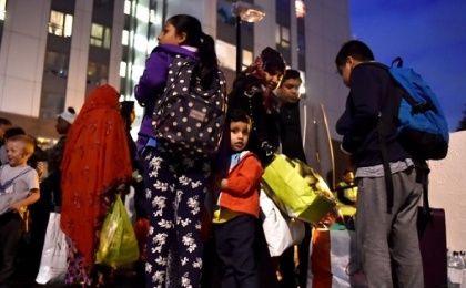 Residents are evacuated from a residential block as a precautionary measure on the Chalcots Estate in north London, UK, June 23, 2017. 