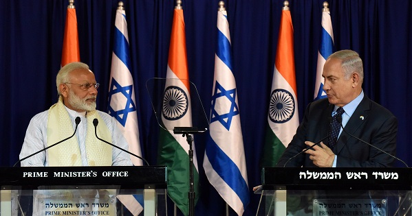 Indian Prime Minister Narendra Modi (L) stands next to his Israeli counterpart Benjamin Netanyahu as they deliver joint statements.