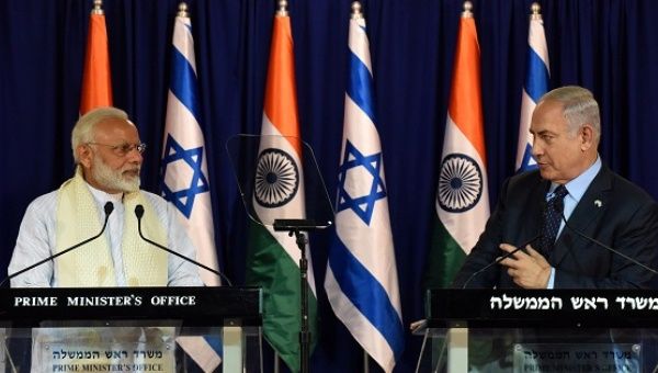 Indian Prime Minister Narendra Modi (L) stands next to his Israeli counterpart Benjamin Netanyahu as they deliver joint statements.