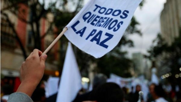 A sign in favor of peace in Colombia. It reads, 