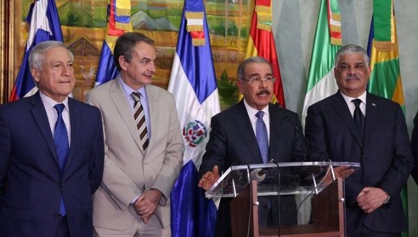 (L-R) Chilean Chancellor Heraldo Munoz, former Spanish Prime Minister Jose Luis Rodriguez Zapatero, Dominican Republic's President Danilo Medina and Chancellor Miguel Vargas.