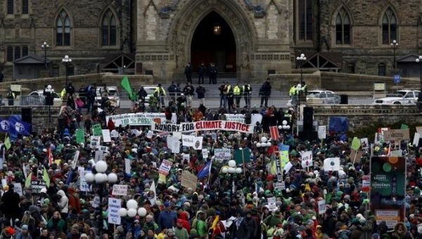 Protesters take part in a rally held a day before the start of the 2015 Paris Climate Change Conference (COP21), on Parliament Hill in Ottawa, Canada, November 29, 2015. 
