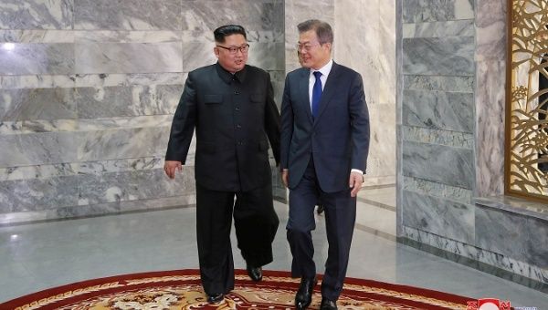 South Korean President Moon Jae-in (R) meets with North Korean leader Kim Jong Un in Panmunjom, North Korea.