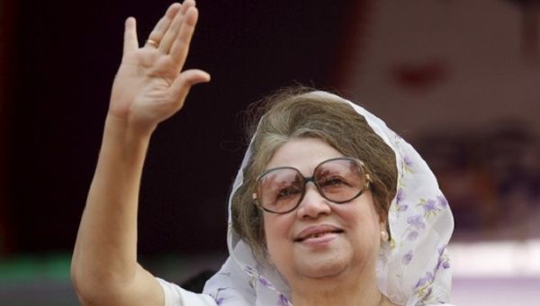 Bangladesh Nationalist Party (BNP) Chairperson Begum Khaleda Zia waves to activists as she arrives for a rally in Dhaka in this file picture taken Jan. 20, 2014. 