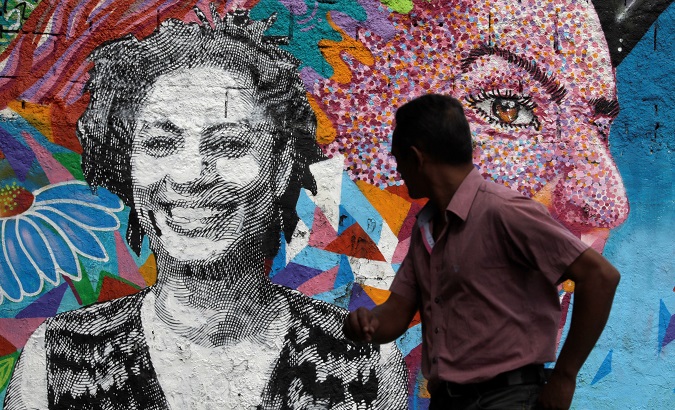 Marielle Franco's widow wants to know who would sent men to assassinate her.