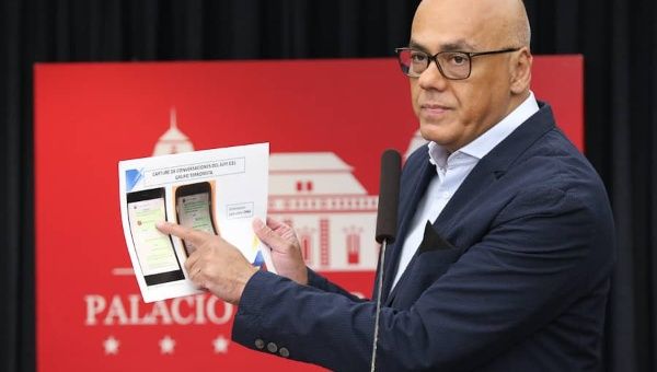 Jorge Rodríguez speaks at a press conference, revealing documents and photos of corruption actions carried out by Juan Guaido and his allies.