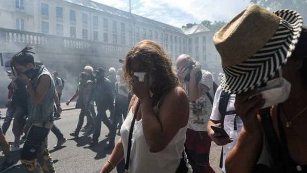Protesters flee tear gas in Nantes