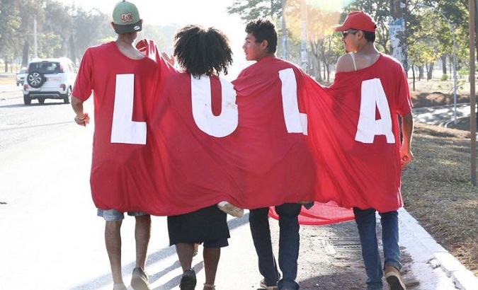 Young supporting the release of former President Lula da Silva, Brazil, 2019.