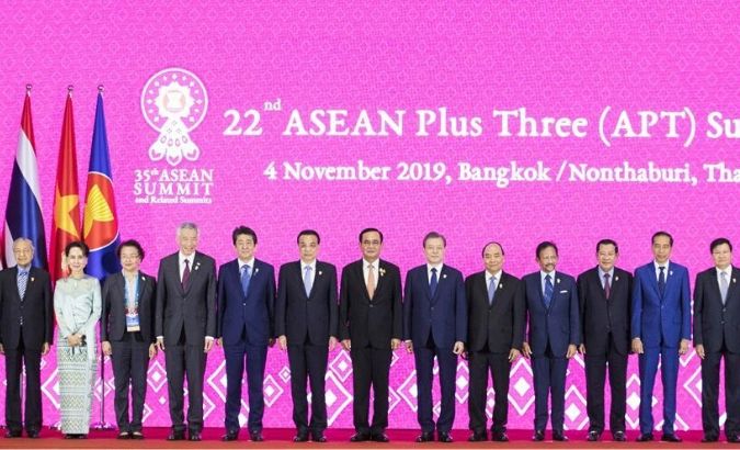 Chinese Premier Li Keqiang poses for a group photo with other leaders attending the 22nd ASEAN-China, Japan and South Korea (10+3) leaders' meeting in Bangkok, Thailand, Nov. 4, 2019.