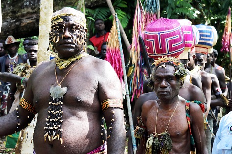 People take part in a non-binding independence referendum in Kunua Community, Bougainville.