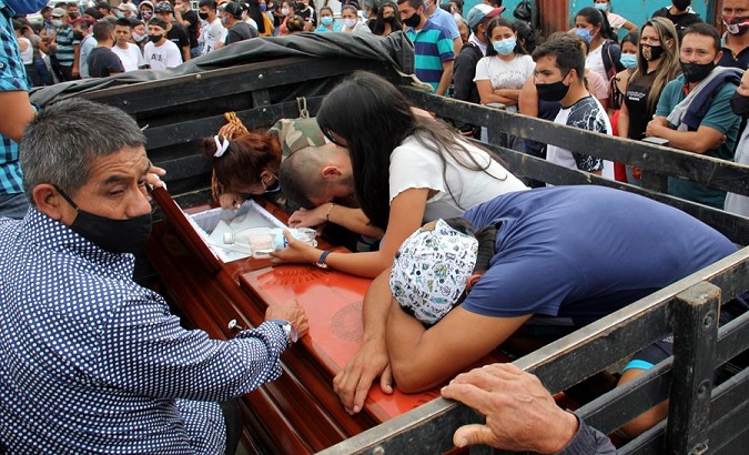 Family members of the victims' of Sunday's massacre say goodbye to their loved ones. Augusto 18, 2020.