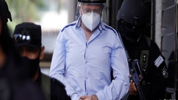 Former Defense Minister David Munguia being arrested, El Salvador, August 16, 2020.