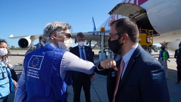 Deputy Minister for Europe, Yván Gil, receives a flight with 73 tons of donated supplies in Caracas. August 22, 2020.