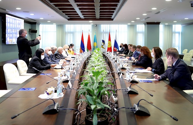 Cuban Deputy Prime Minister Ricardo Cabrisas Ruiz presents during a meeting with representatives of the Eurasian Economic Union this Thursday in Moscow, Russia. September 24, 2020.