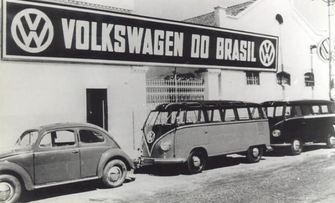 Image of a Volkswagen company factory in Brazil in the early 1970s.