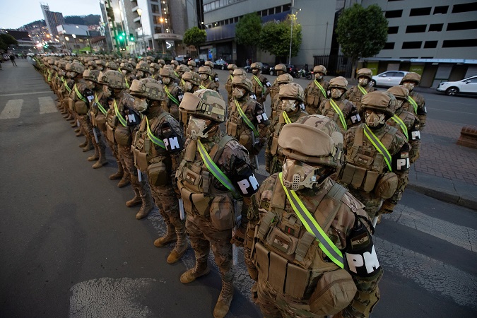 View of the army and police forces deployed since October 17 in La Paz.