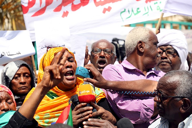 Sudanese army, police and civil officers shout slogans during a protest in front of the Council of Ministers headquarters in Khartoum, Sudan. October 12, 2020.