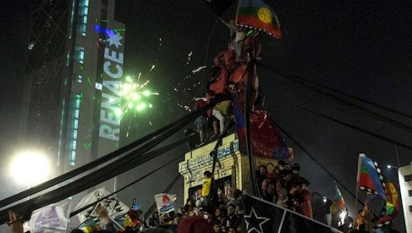 チリ 数十万の人々が 尊厳の広場 で勝利を祝う ラテンアメリカの革命的大衆闘争