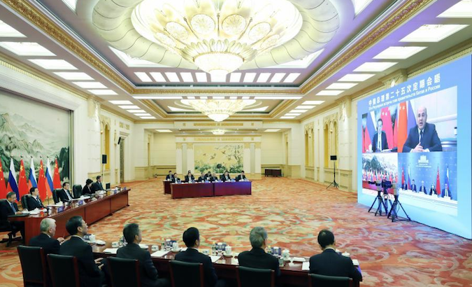 Prime Minister Li Keqiang attends the 25th virtual meeting of the Heads of Government of Russia and China. Dec. 1, 2020.