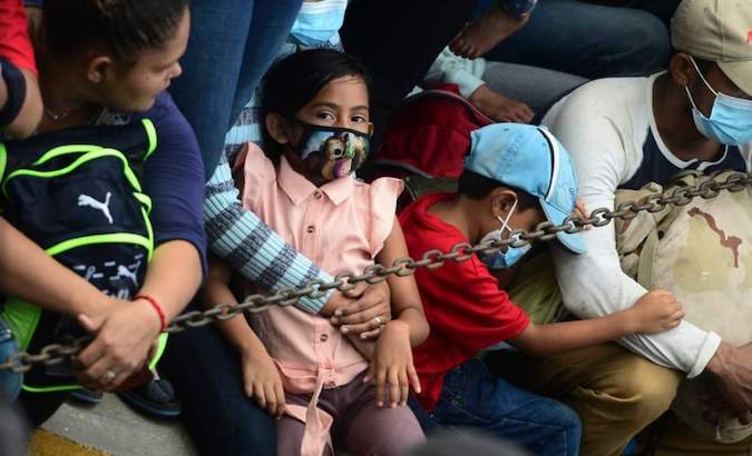 Honduran migrants head for Guatemalan border, Oct. 1, 2020.