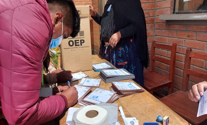 Citizen voting in Bolivia's Plateau, March 7, 2021