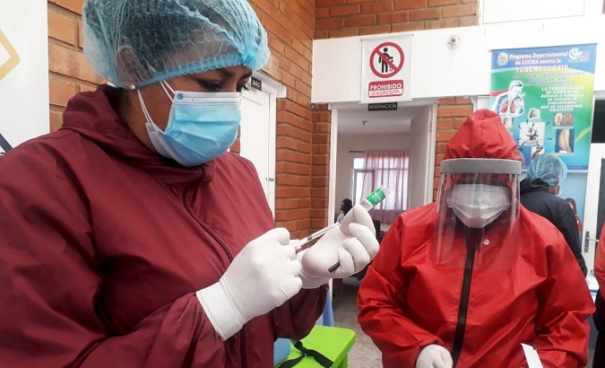 Health workers prepare to vaccinate inmates, Bolivia, April 15, 2021.