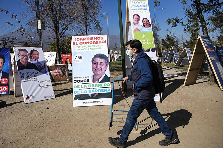 While calling on Chileans to vote in this weekend's historic mega-elections, political and academic leaders similarly call for the return to obligatory voting to encourage high turnouts at the polls.