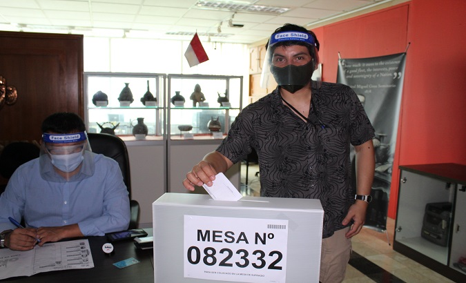 A Peruvian citizen casts his vote, Indonesia, Jun. 6, 2021.