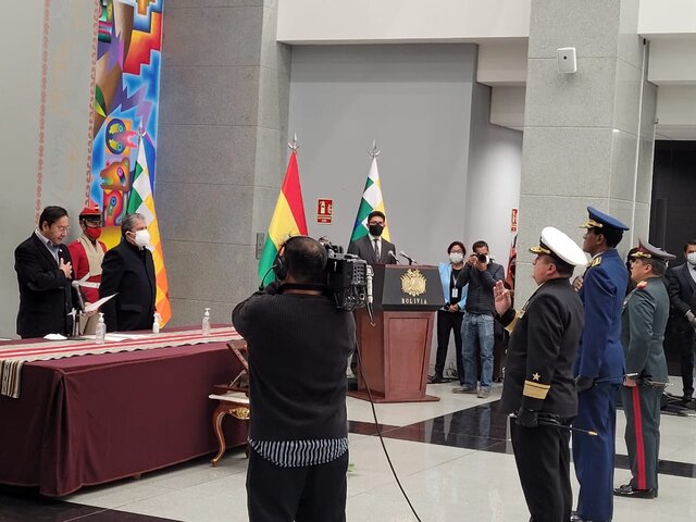 In the swearing-in ceremony of the new Accidental Chief of the Armed Forces, President Arce urges to comply with military duties and important ongoing tasks.