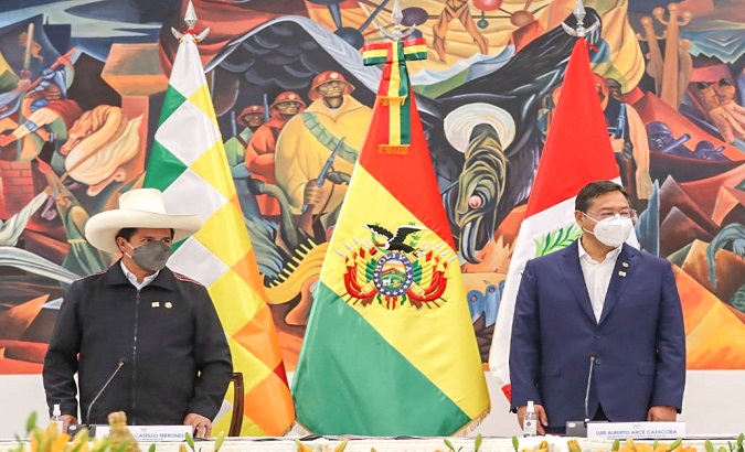 Peru's President Pedro Castillo (L) and Bolivia's President Luis Arce (R), La Paz, Bolivia, Oct. 30, 2021.