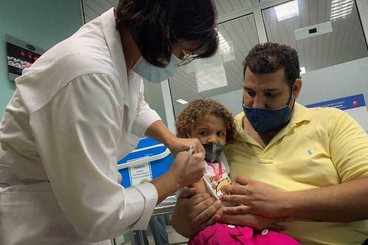 The president of Cuba described the results of the vaccination of children in the country as extraordinary and confirmed the safety of the island's immunogens.