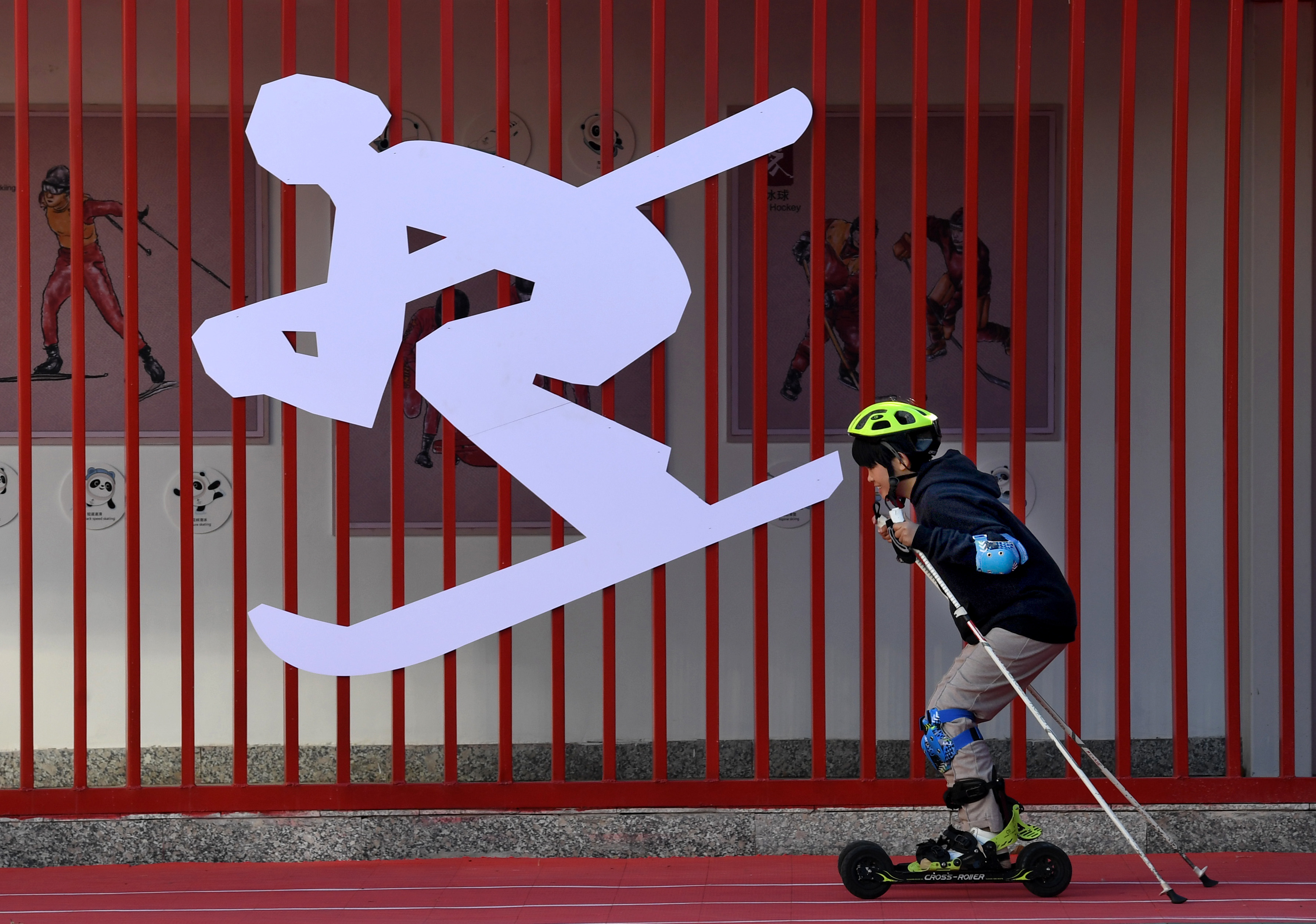 Li Yinuo, an athlete of cross-country skiing team, trains on the campus of Luanchuan County Special Education School in Luanchuan County, central China's Henan Province, Nov. 18, 2021.