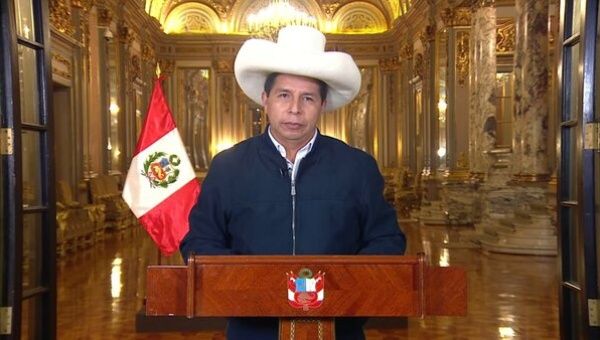 For the moment, the opposition will not easily reach the number of votes necessary to remove Castillo from power, since the president maintains the support of the Peru Libre party, through which he won the presidential elections.