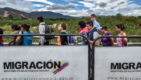 Migrants leave Colombia.