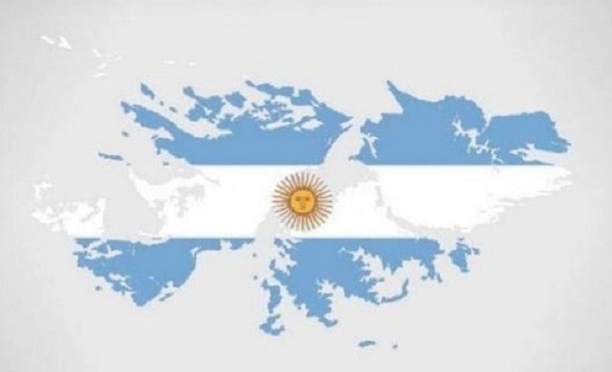 Image of the Argentine flag over the Malvinas Islands.