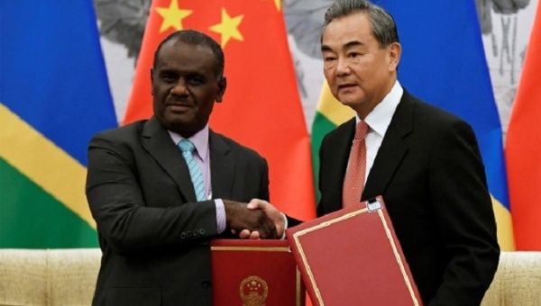 Solomon Islands Foreign Minister Jeremiah Manele (L) & Chinese Foreign Minister Wang Yi (R), 2019.