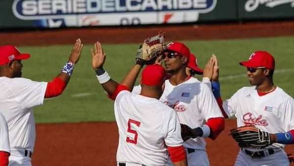  Cuba returned as a guest country to the Caribbean Baseball Series, the Caribbean Professional Baseball Confederation (CBPC) reported Friday in this capital. 