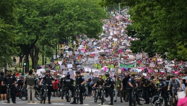 Citizens take part in a demonstration to reject the Supreme Court's intention to overturn the constitutional right to abortion, U.S., May 2022.