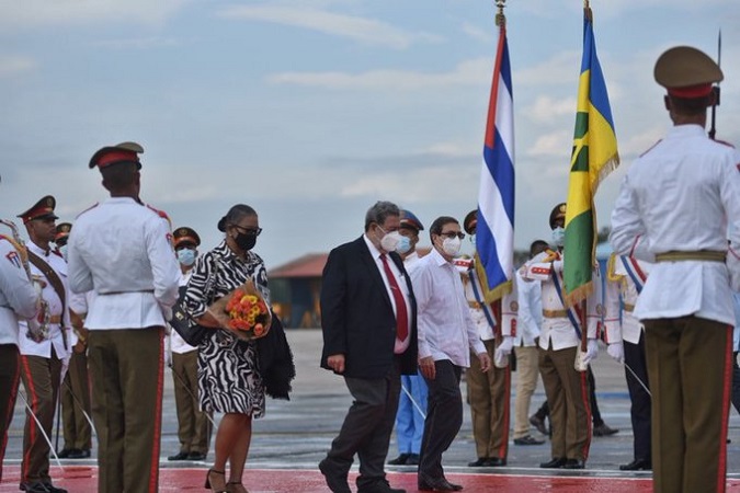 St. Vicent and the Grenadines PM Ralph Gonsalves arrived this May 25 in Cuba on an official visit, during which he will hold talks with authorities of the island and carry out other activities.