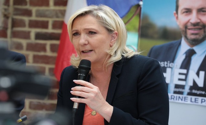 Marine Le Pen was attacked with eggs in the middle of the French legislative elections campaign.
