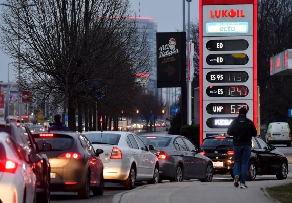 Vehicles line up to enter a gas station as fuel prices will rise the next day in Zagreb, Croatia, on March 7, 2022.