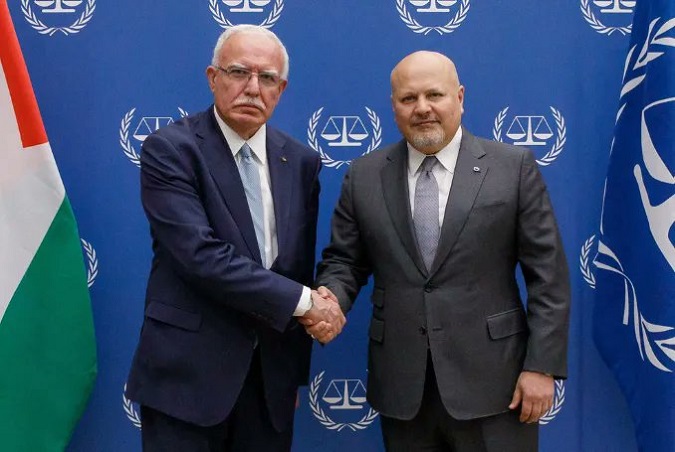 Palestinian Minister of Foreign Affairs handed on Thursday to the ICC prosecutor the official results of the government’s investigation into the murder of veteran journalist Shireen Abu Akleh.