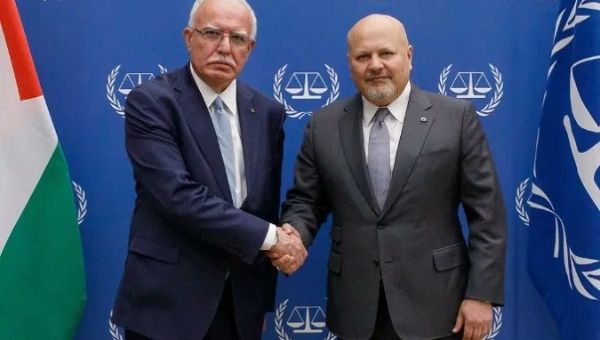 Palestinian Minister of Foreign Affairs handed on Thursday to the ICC prosecutor the official results of the government’s investigation into the murder of veteran journalist Shireen Abu Akleh.
